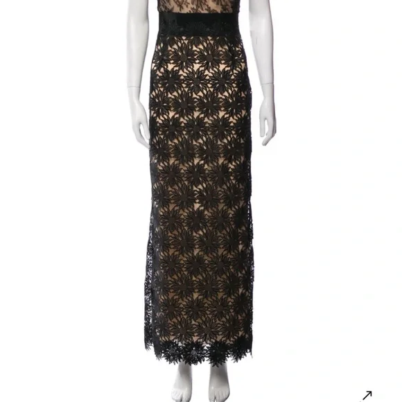 Valentino Black Lace One-Shoulder Gown - Picture 8 of 10